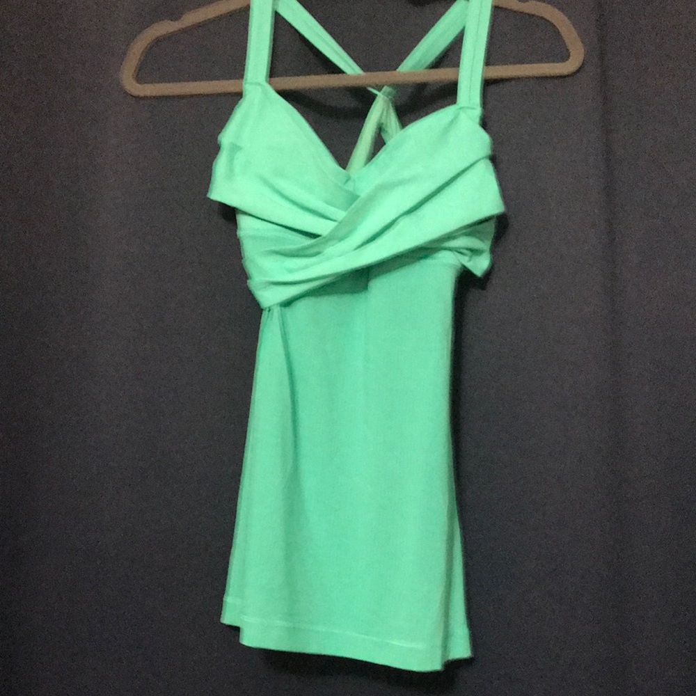 Lululemon size 4-6 cross strap work out top